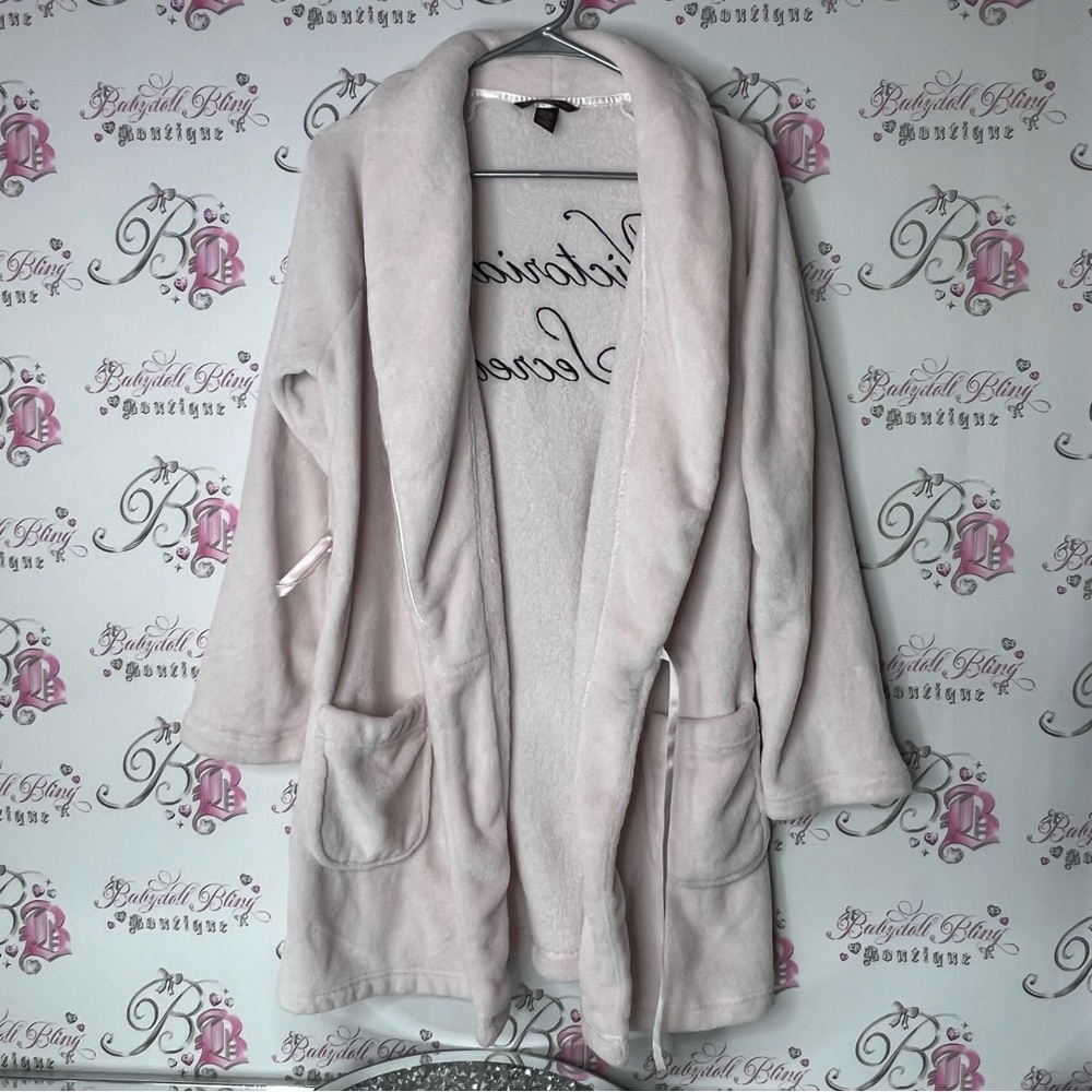 Victoria's Secret robe Soft Blush pink black embroidered soft fleece - Picture 2 of 5